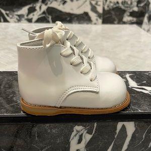 Canoo Leather Walker Size 3